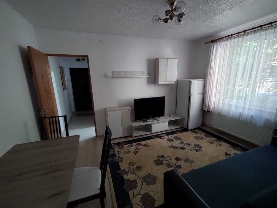 Inchiriez apartament
