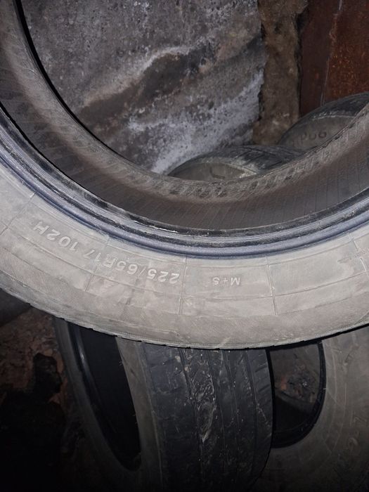Продам резину 225/65/17