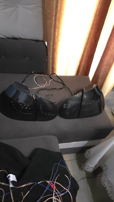 Vând stopuri led golf 5 sau schimb cu skyline sau valeo.