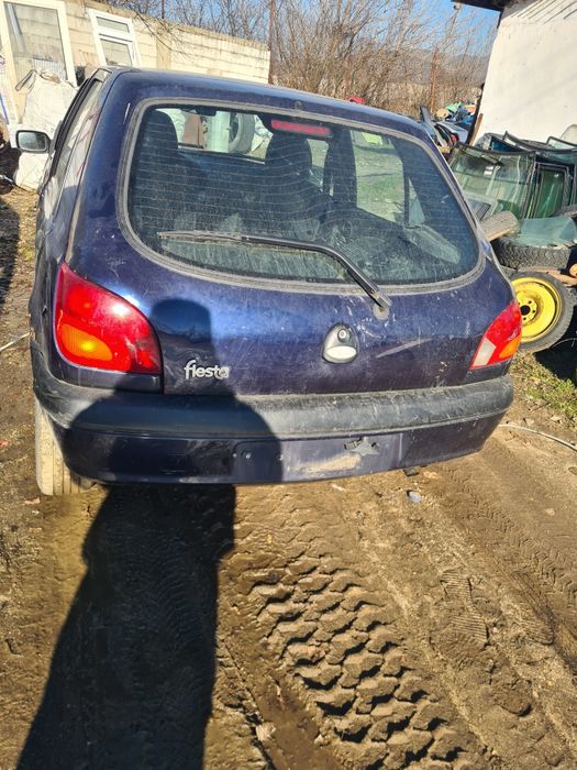Форд Фиеста 1.3 Ford Fiesta 1.3 на части