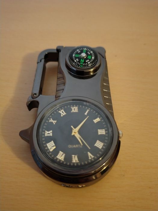 Bricheta metalica anti vânt , ceas , busola