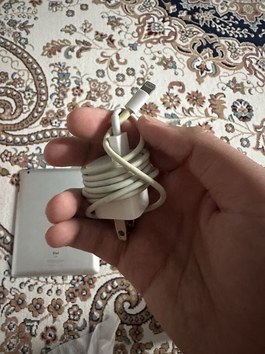 Продаются 2 айпада и зарядка