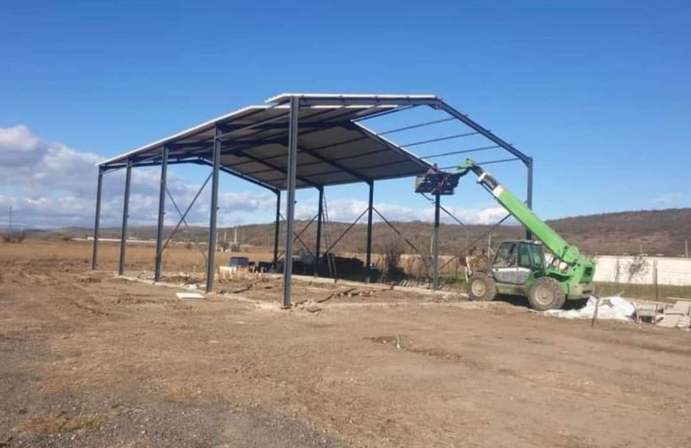 Vand hale metalice avem pe stoc asiguram transport si montaj rog serio