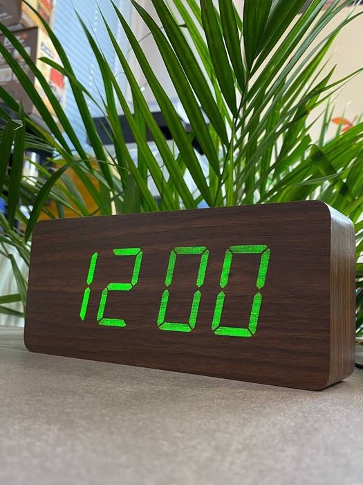 Настольная электронный часы