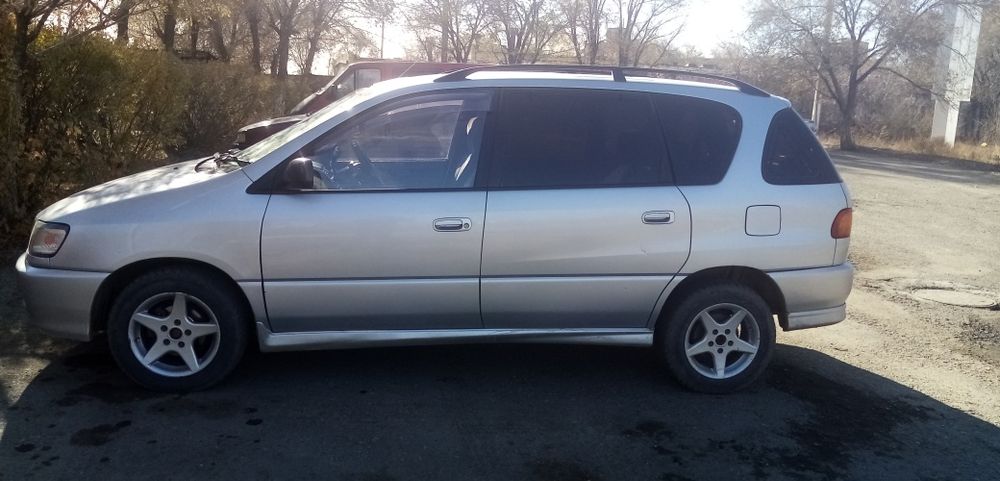 Продам машину тойота ипсум, есть торг