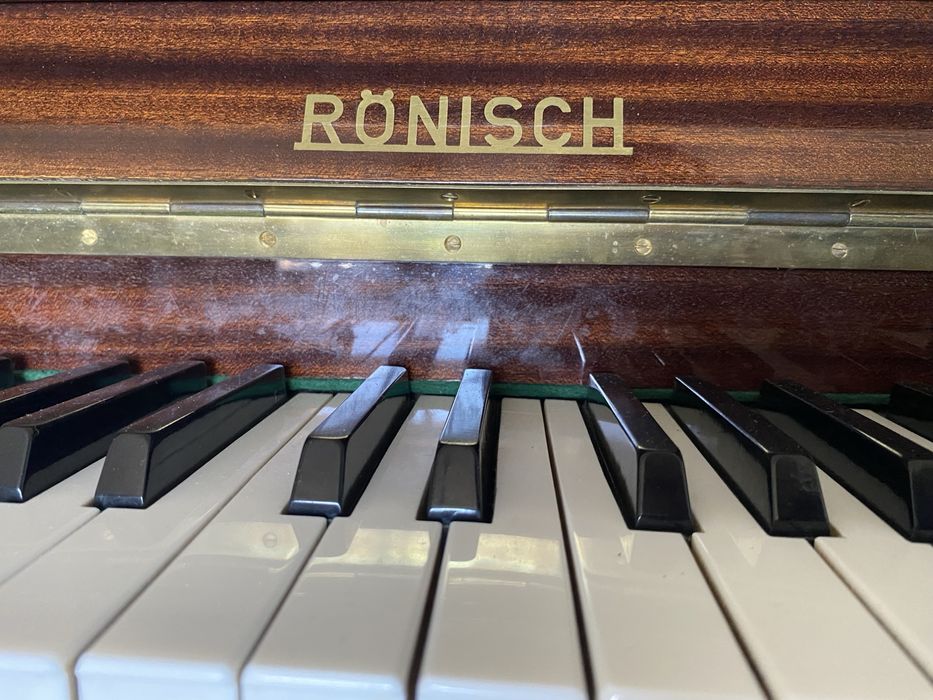 Пианино Rönisch.