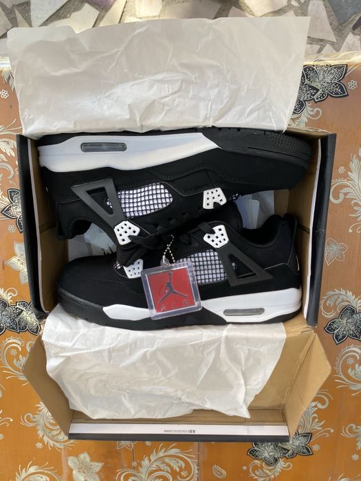 Jordan 4 black thunder 43