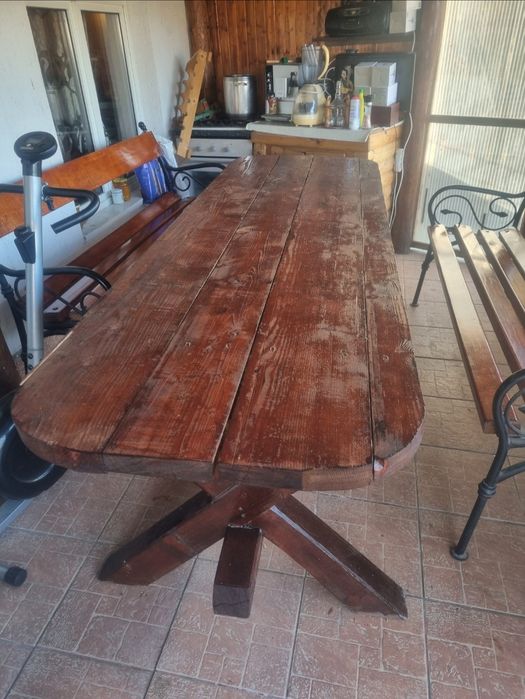 Masă și bănci pentru terasă sau foișor