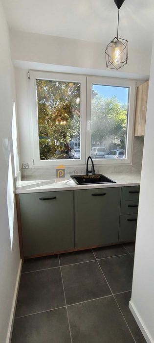 Дава се под наем Тристаен апартамент в Пловдив, Христо Смирненски - 100 кв.м за 1000 € - Снимка #3