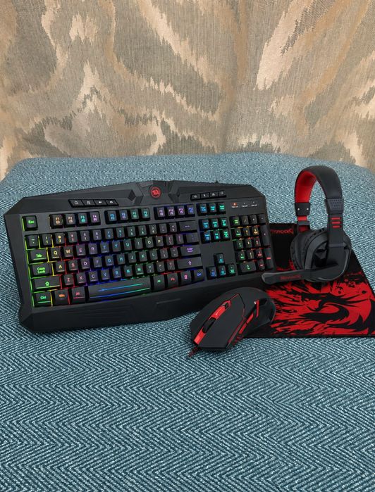 Kit Gaming Redragon RGB (mouse,tastatura,mouse pad)