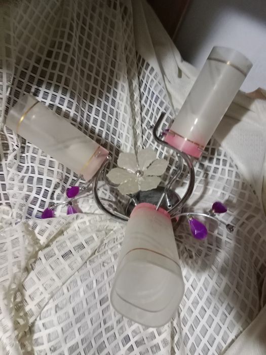 Продам люстру в отличном состоянии