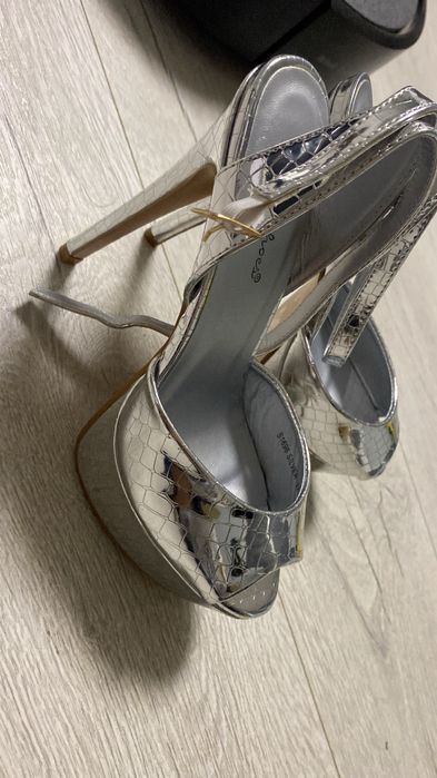 Продавам обувки с висок ток