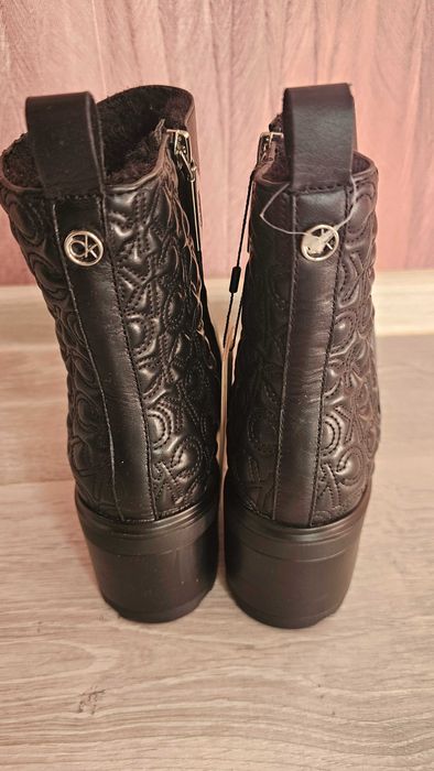 Зимни боти нови неупотребявани-Calvin Klein