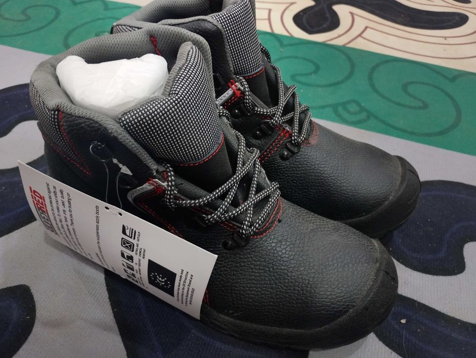 Продам рабочие ботинки  safety boots
