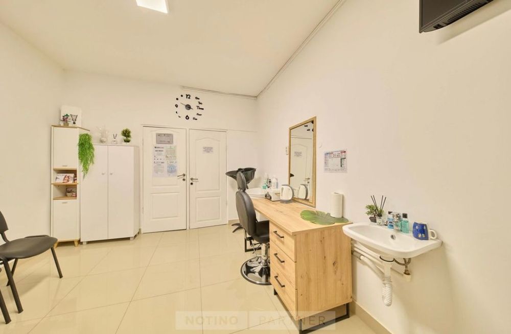 Inchiriez scaun coafura/frizerie