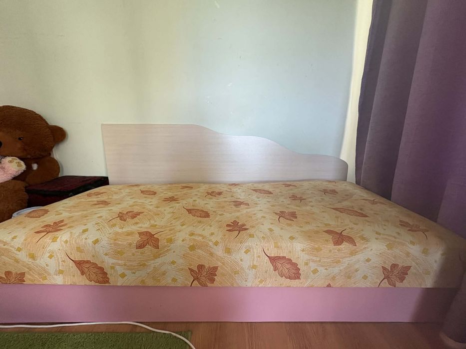 Подарявам детско легло и секция