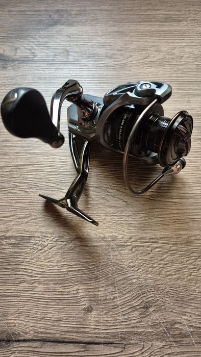 Продам спиннинговую катушку