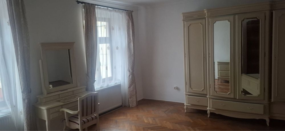 inchiriez apartament ultracentral  Str Magheru