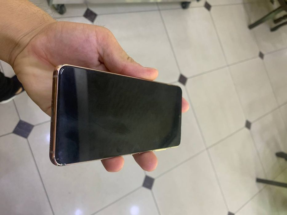 Samsung S 21 + 5G   .