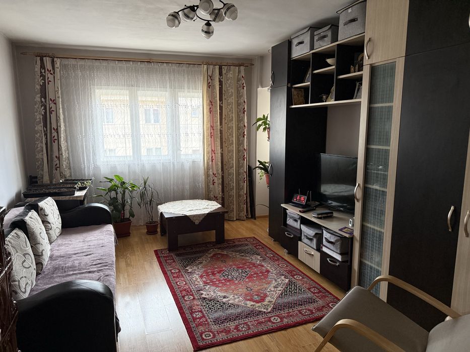 Apartament cu 3 camere ultracentral in Câmpeni