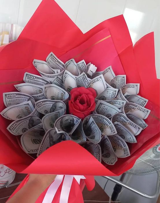 8 mart uchun ajoyib sovgalar bizda