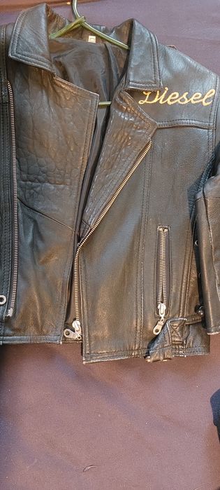 Кожено яке и дънки