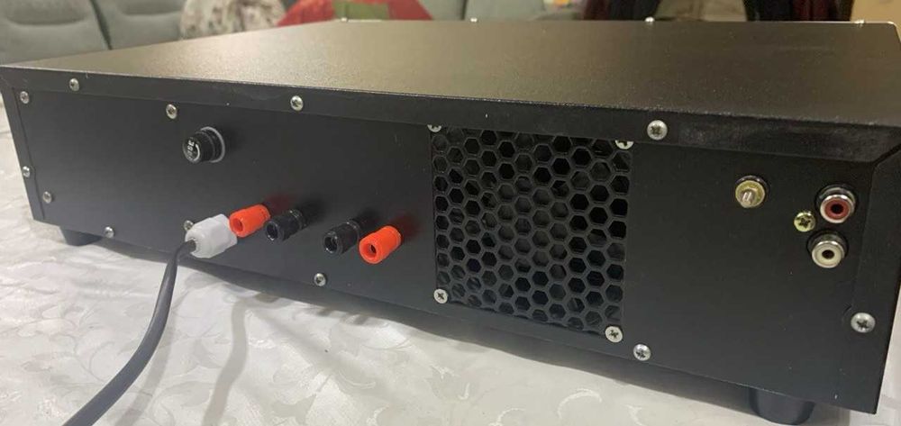 Продается усилитель стерео класс А-B 600 WATT