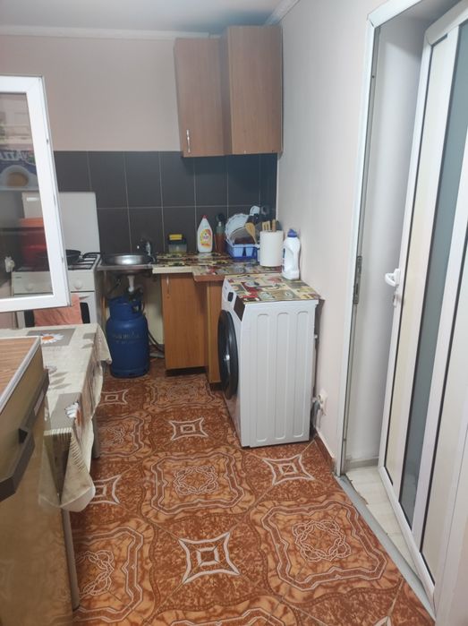 Închiriez o camera La curte