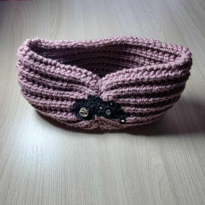 Bentita femei si fete - Crosetata Manual - cu bijuterie