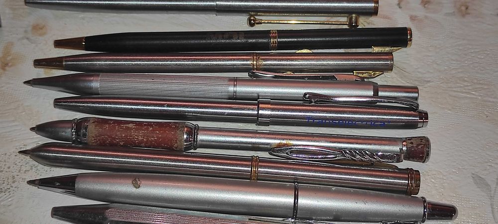 vand 20 pixuri pret 200 ron pt. colectionari
