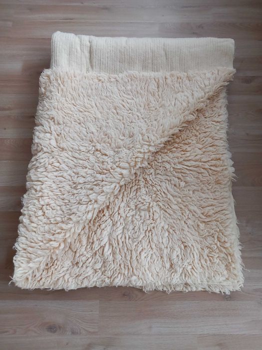 Нов вълнен китеник