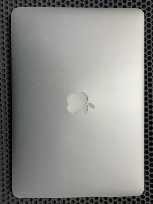Macbook Air 13 2017. В отличном состоянии.