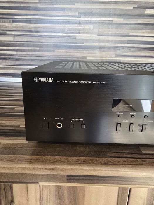 Продавам ресивър Yamaha R-S202D