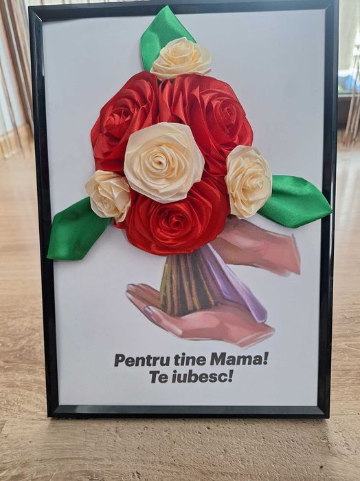 Tablou realizat manual, decorat cu flori din satin