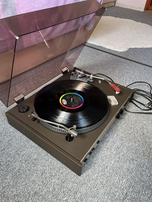 Прекрасен грамофон SIEMENS RW-555 direct deive