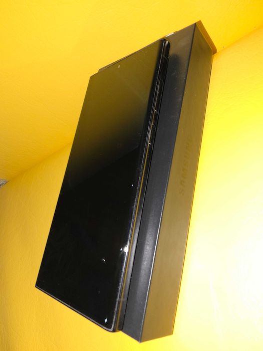 Samsung S23 ULTRA / 256gB Отлично състояние + 3 кейса Подарък