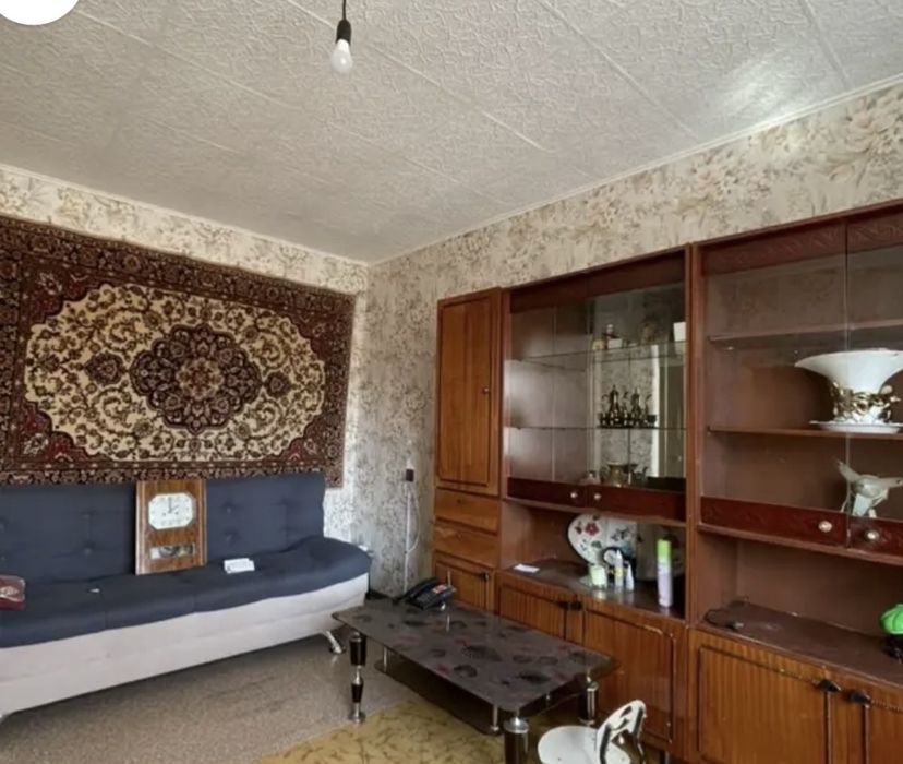 Продам мебель б/у сервант,шкаф,диван