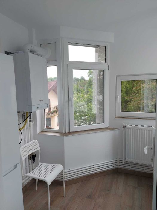 Proprietar închiriez apartament 2 camere decomandat et 2 zona centrala