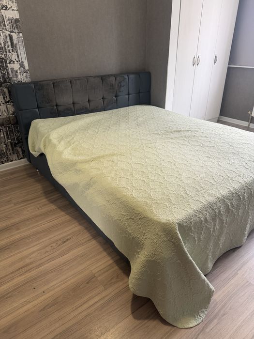 Кровать с матрасом 160*200