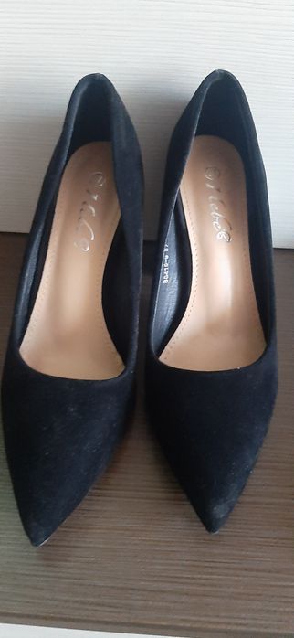 Pantofi cu toc purtați o singură dată