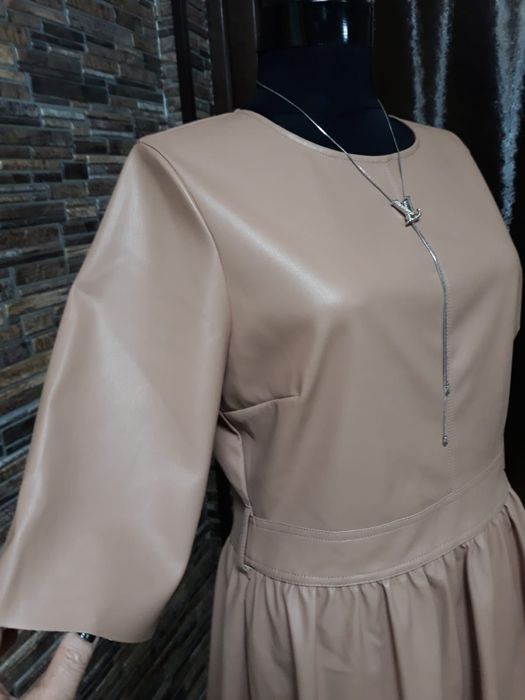 Rochie Asos 40, imitatie piele bej, superbă