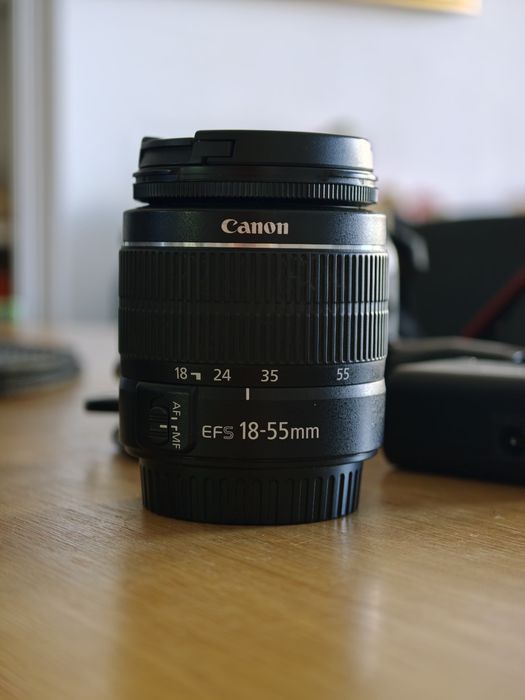 Canon EOS 2000D + 18-55mm + 50mm f/1.8, 3 baterii și trepied