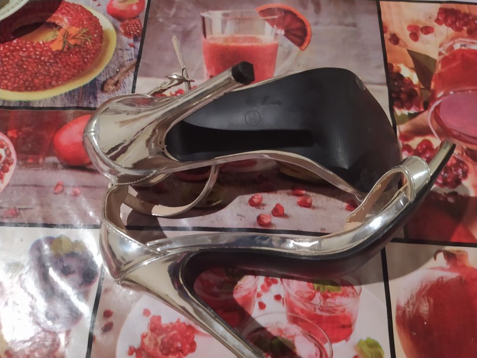 Продаётся женские туфли