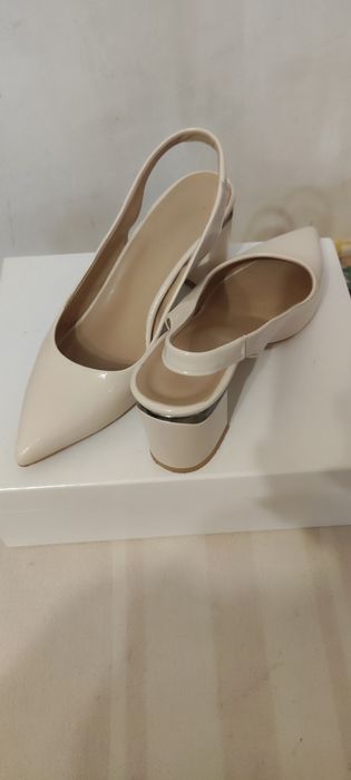 Женские босоножки