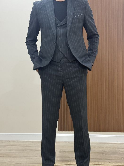 Костюм тройка темно серый