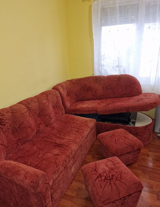 Ъглов  диван  225 × 175 × 90 см с функция сън,ракла и 2бр. табуретки.