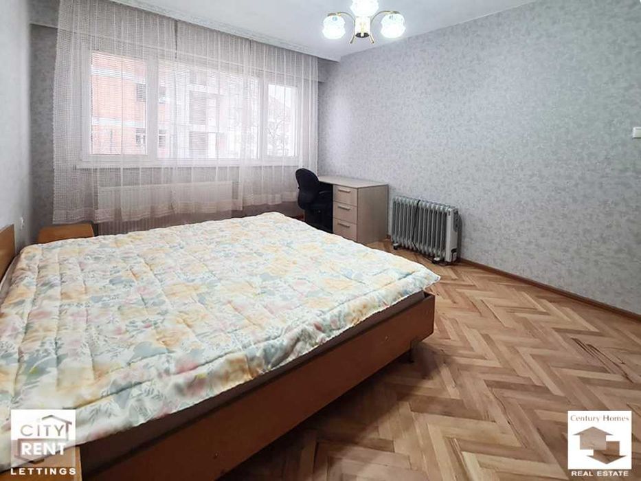 104987 Апартамент с три помещения, в широкия център на Велико Търново