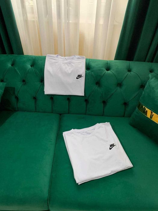 Haine cu sigla cusuta