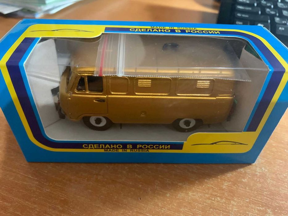 Продам модель Уаза 1:43