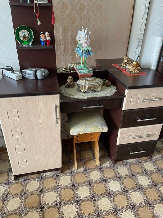 продам спальный гарнитур в отличном состояний